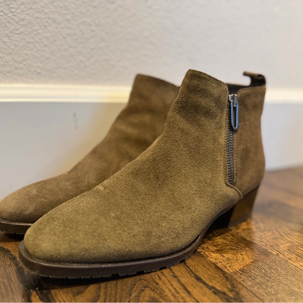 AQUATALIA Olive Green Suede Ankle Boots  Double Zipper SZ 8